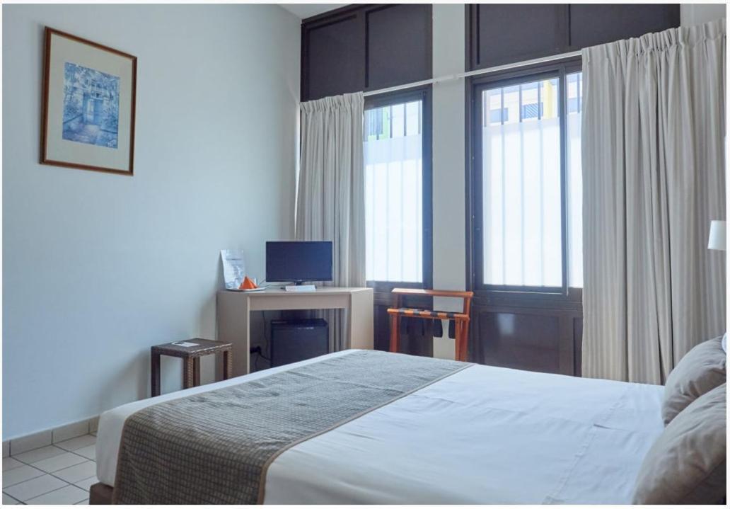 Hotel Austral By Exsel Saint-Denis Room photo