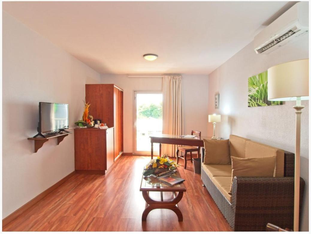 Hotel Austral By Exsel Saint-Denis Room photo